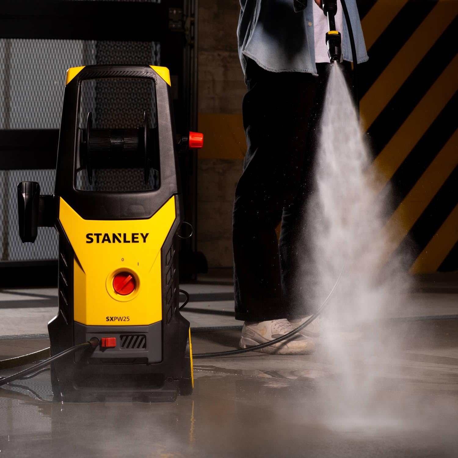 Detalle de Stanley Idropulitrice ad Alta Pressione SXPW25E: potenza e versatilità per esterni e veicoli