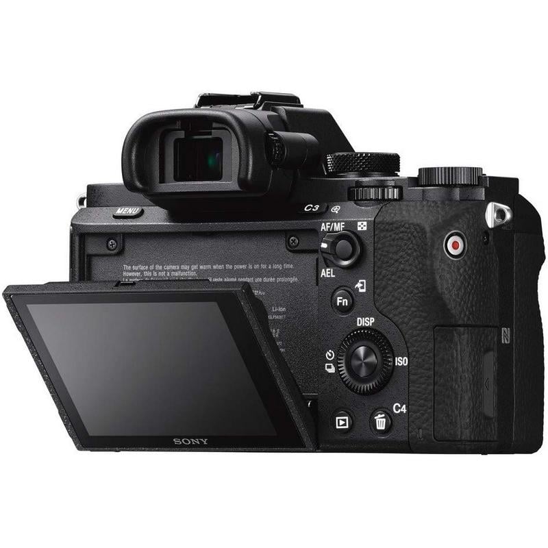 Detalle de Sony Alpha 7 II 24.3MP con estabilización de 5 ejes y objetivo FE 28-70mm OSS