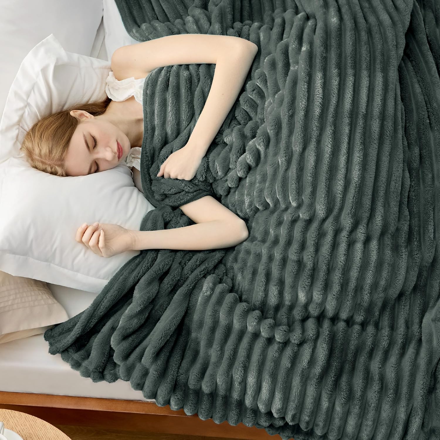 Detalle de BEDSURE Kuscheldecke 220 x 240 cm (dunkelgrün) – Flanell-Fleece Tagesdecke & Wohn-Deck