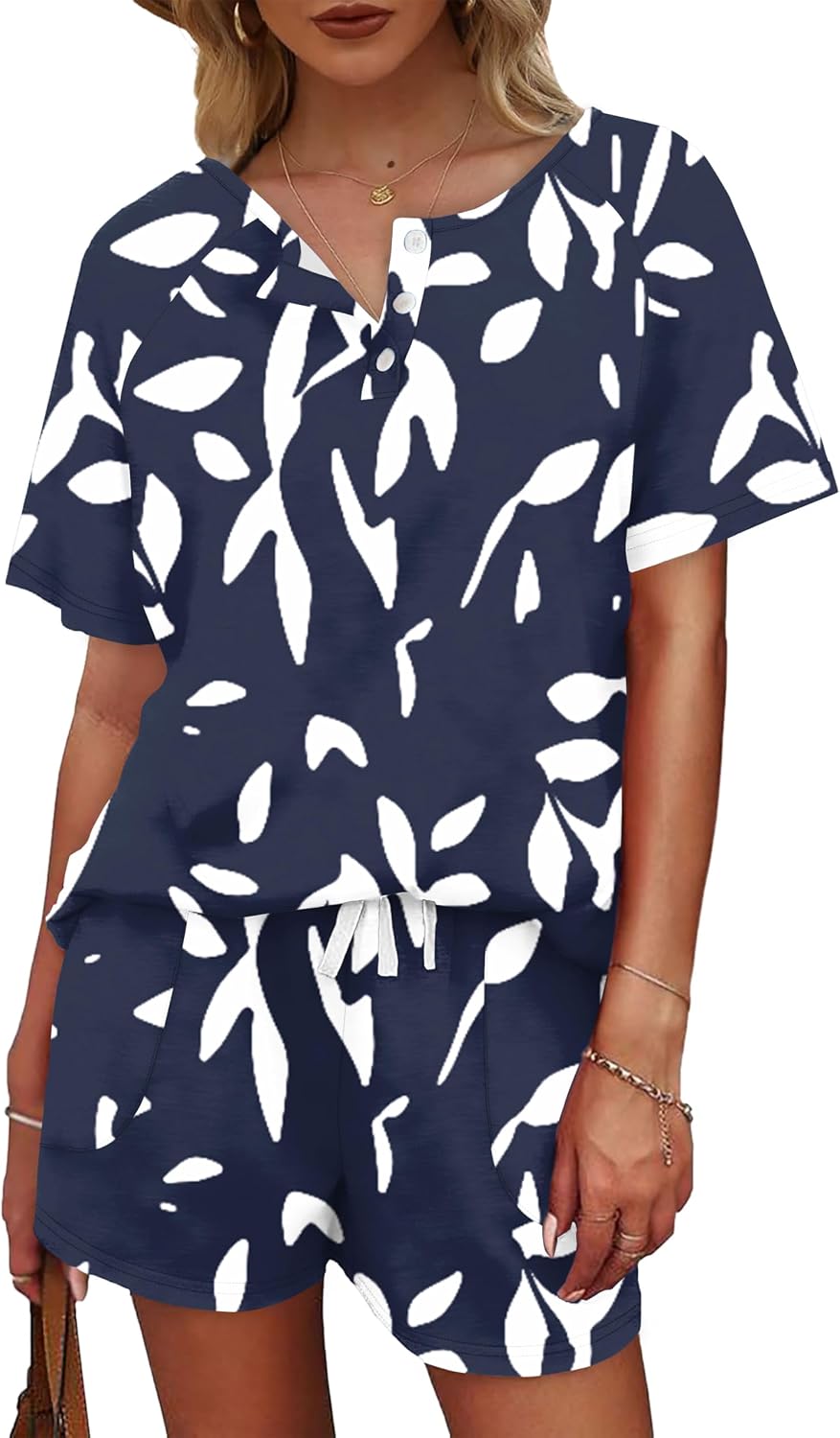 Detalle de WIHOLL Women’s 2-Piece Lounge Set (Button-Down Top + Drawstring Shorts with Pockets)