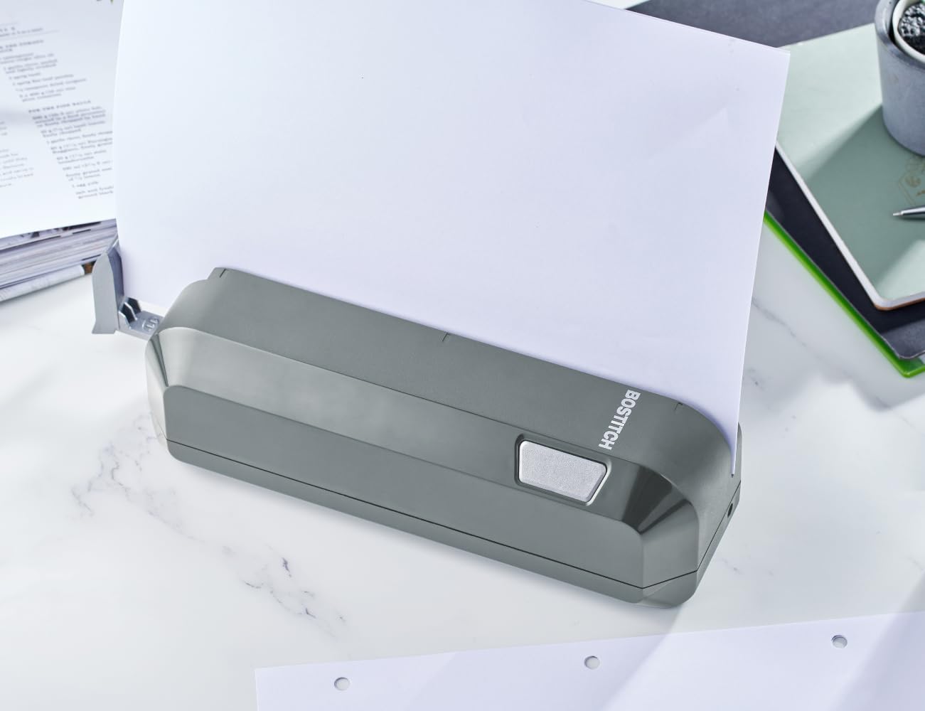 Detalle 2 de Bostitch Electric 3-Hole Punch, 20-Sheet Capacity
