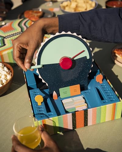 Detalle 1 de CMYK Wavelength party game for 2–12 players, 30–45 minutes, ages 14+