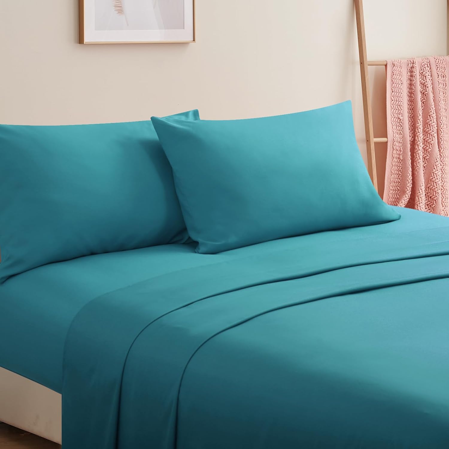Detalle de RUIKASI Teal pillow cases (2 pack) with envelope closure, brushed breathable microfiber