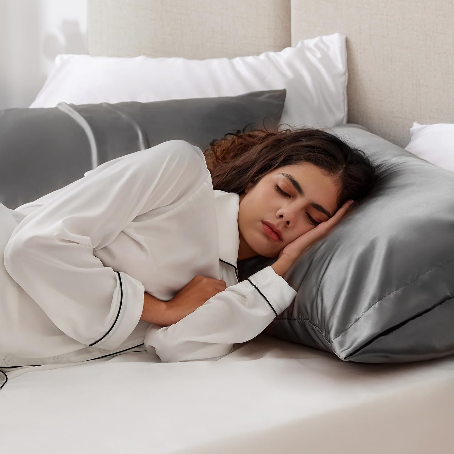 Detalle 2 de Love's cabin LCUSA8AA4AG2QU Cooling Satin Pillowcases, Queen, Dark Grey, 2-Pack