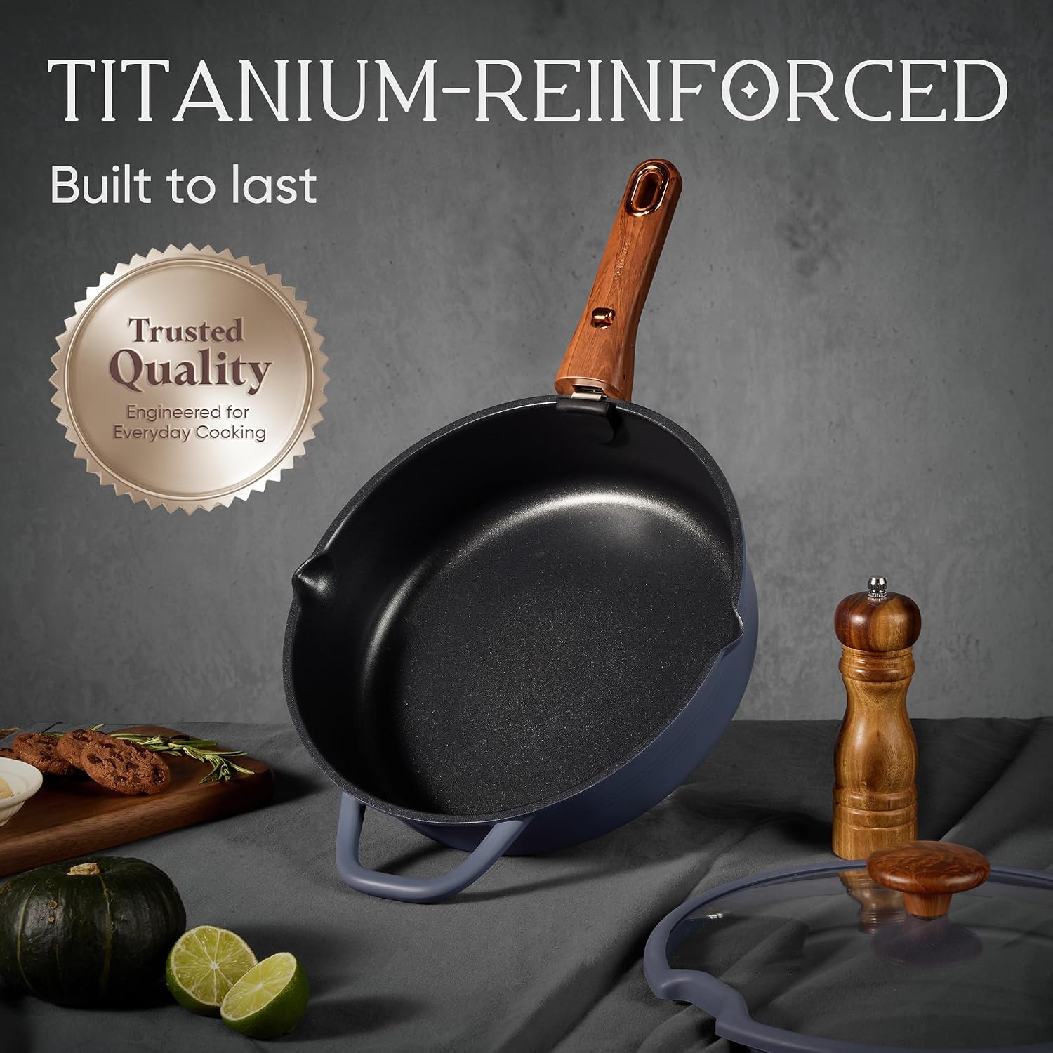 Detalle de CAROTE 30-Piece Titanium Cookware Set with Detachable Handle