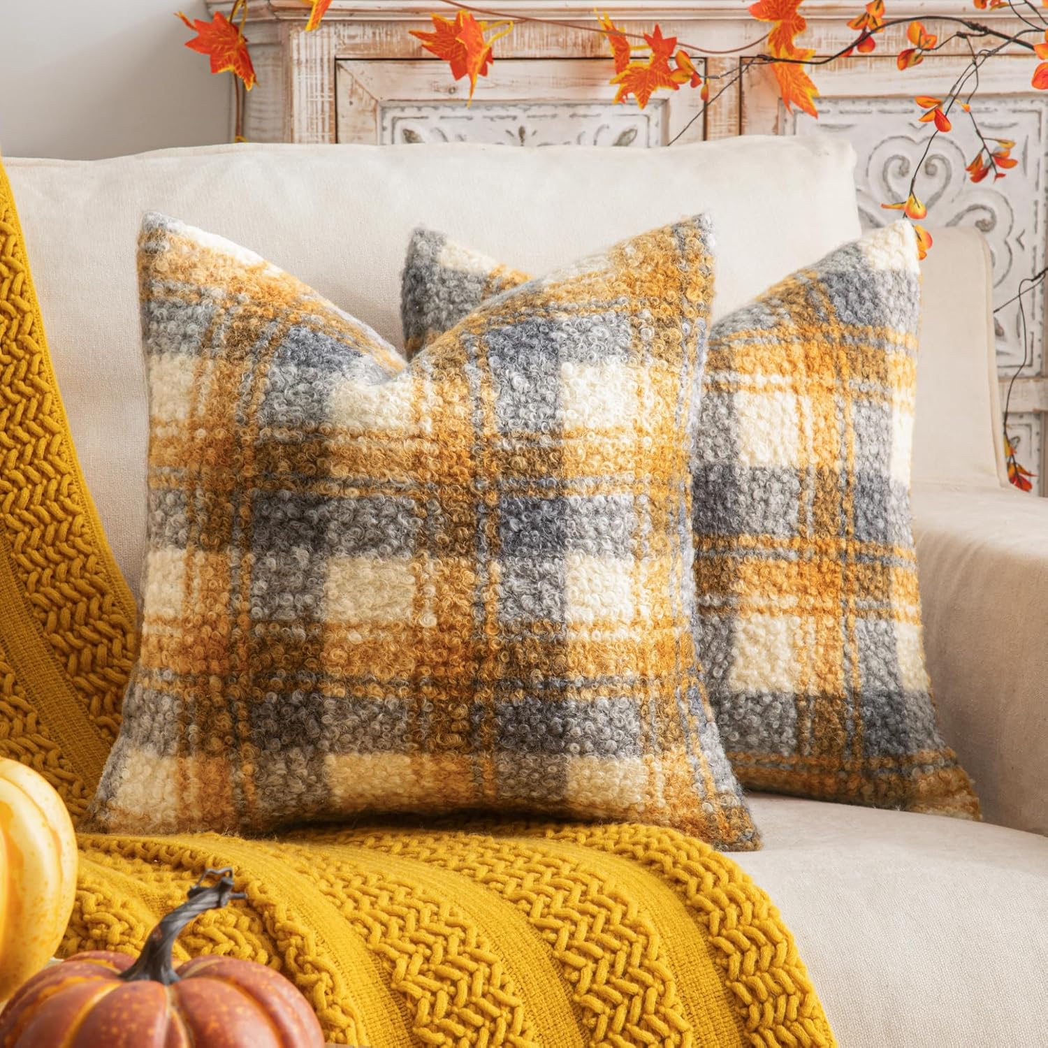 Detalle de AQOTHES Decorative Pillow Covers 18x18 Inch