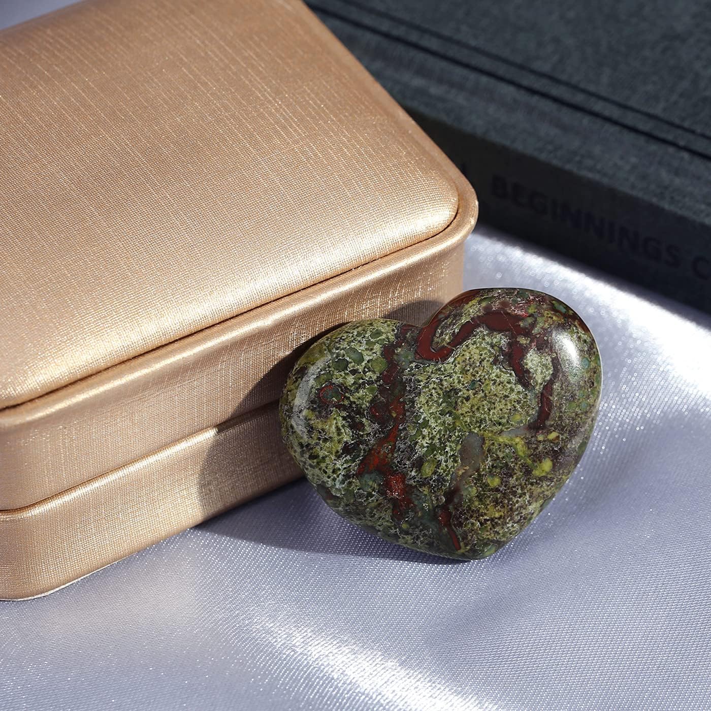 Thumbnail 1 de XIANNVXI Bloodstone Heart Stone 45mm – Natural Palm Massage Crystal