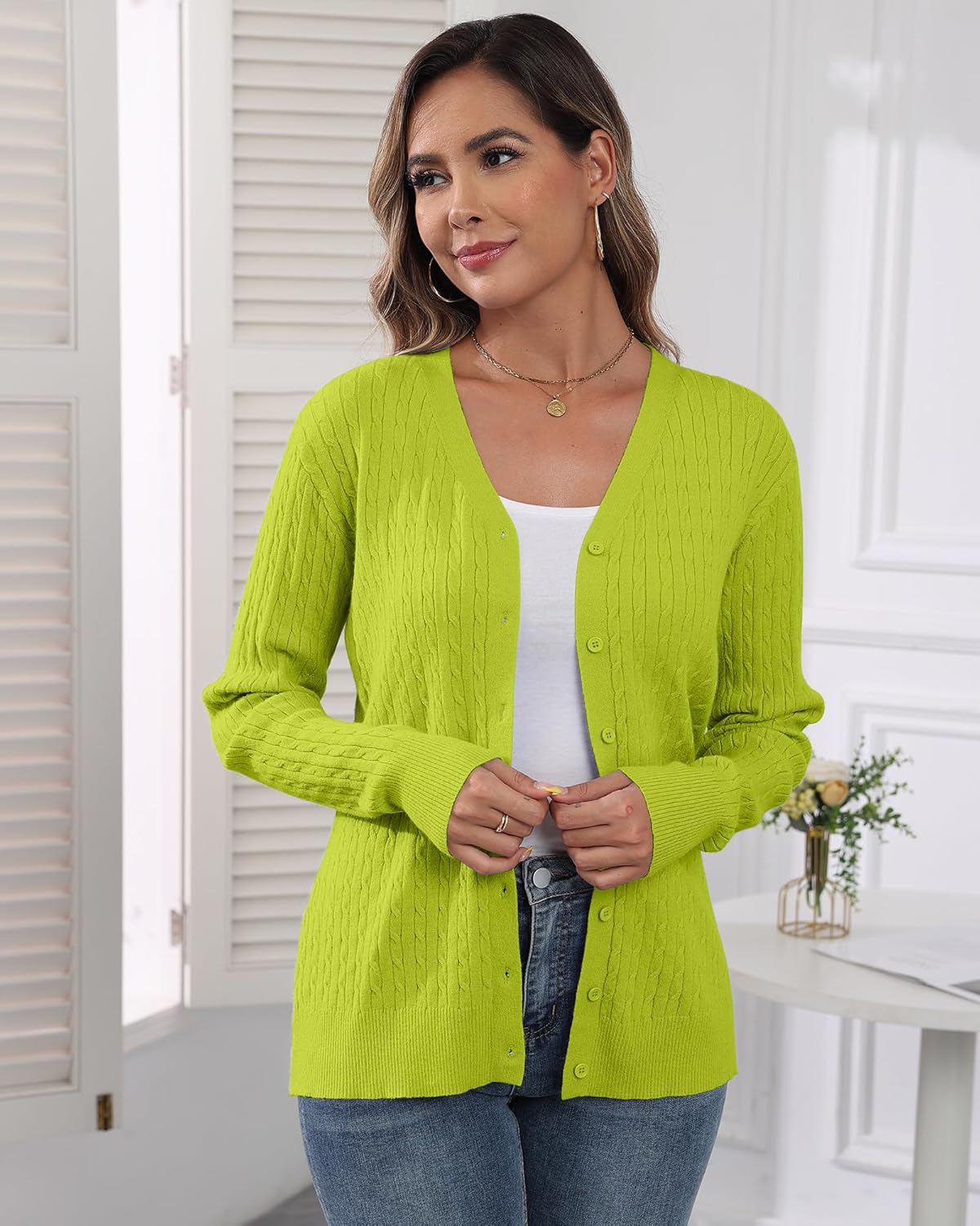 Thumbnail 2 de YUNDAI Women's Cable Knit V-Neck Cardigan