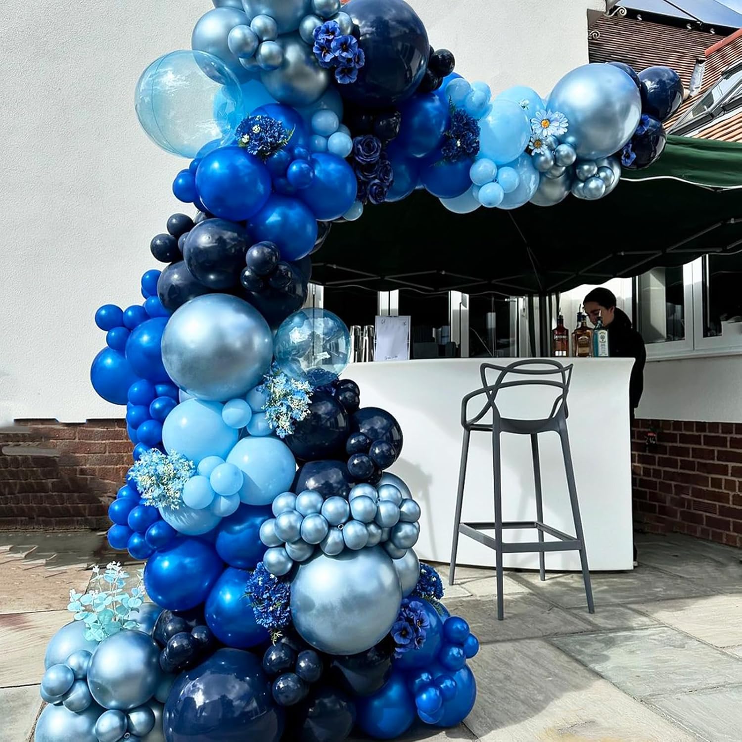 Thumbnail 3 de Blue Silver Balloons Set, 12 Inch: Blue & Silver Latex Balloons with Confetti – 35-Piece Variety