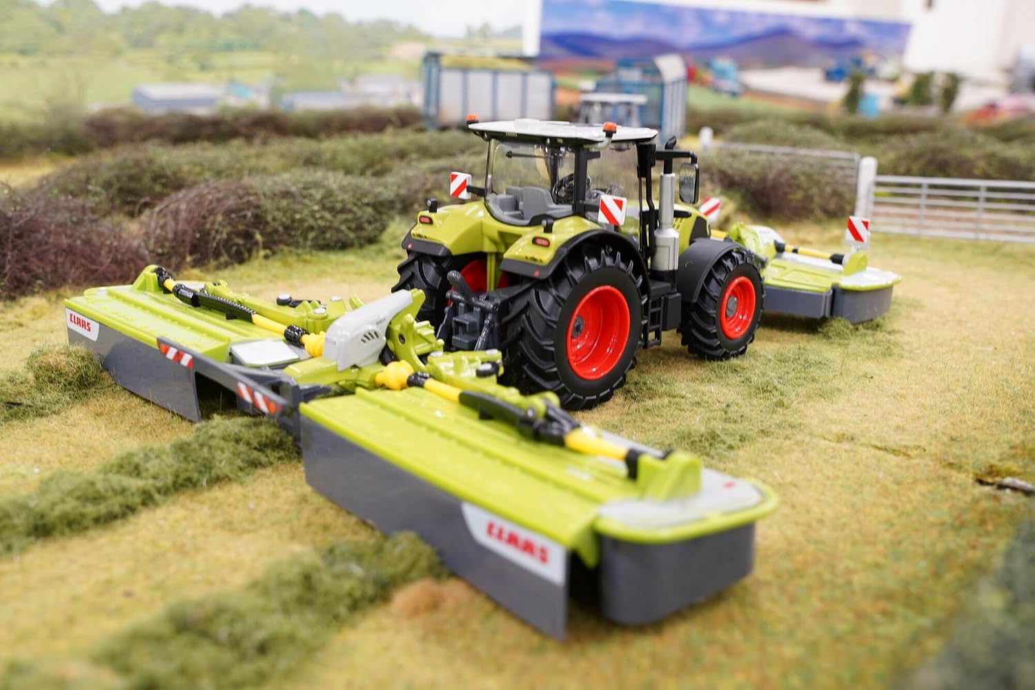 Thumbnail 6 de Britains CLAAS Arion 660 Tracteur miniature 1:32 – réplique agricole métallique, direction fonctionnelle