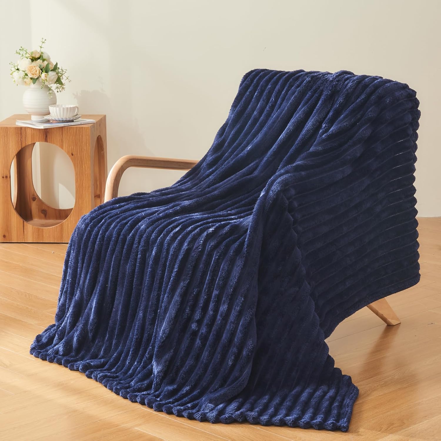 Thumbnail 6 de Deamsure Twin Fleece Blanket, Navy 3D Ribbed, Lightweight, 60" x 80