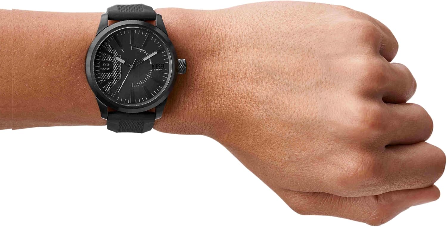 Detalle 2 de Diesel RASP Herrenuhr – Quarzwerk, silbernes Edelstahlgehäuse, drei Zeiger, Armbandwahl Silikon, Edelstahl oder Leder