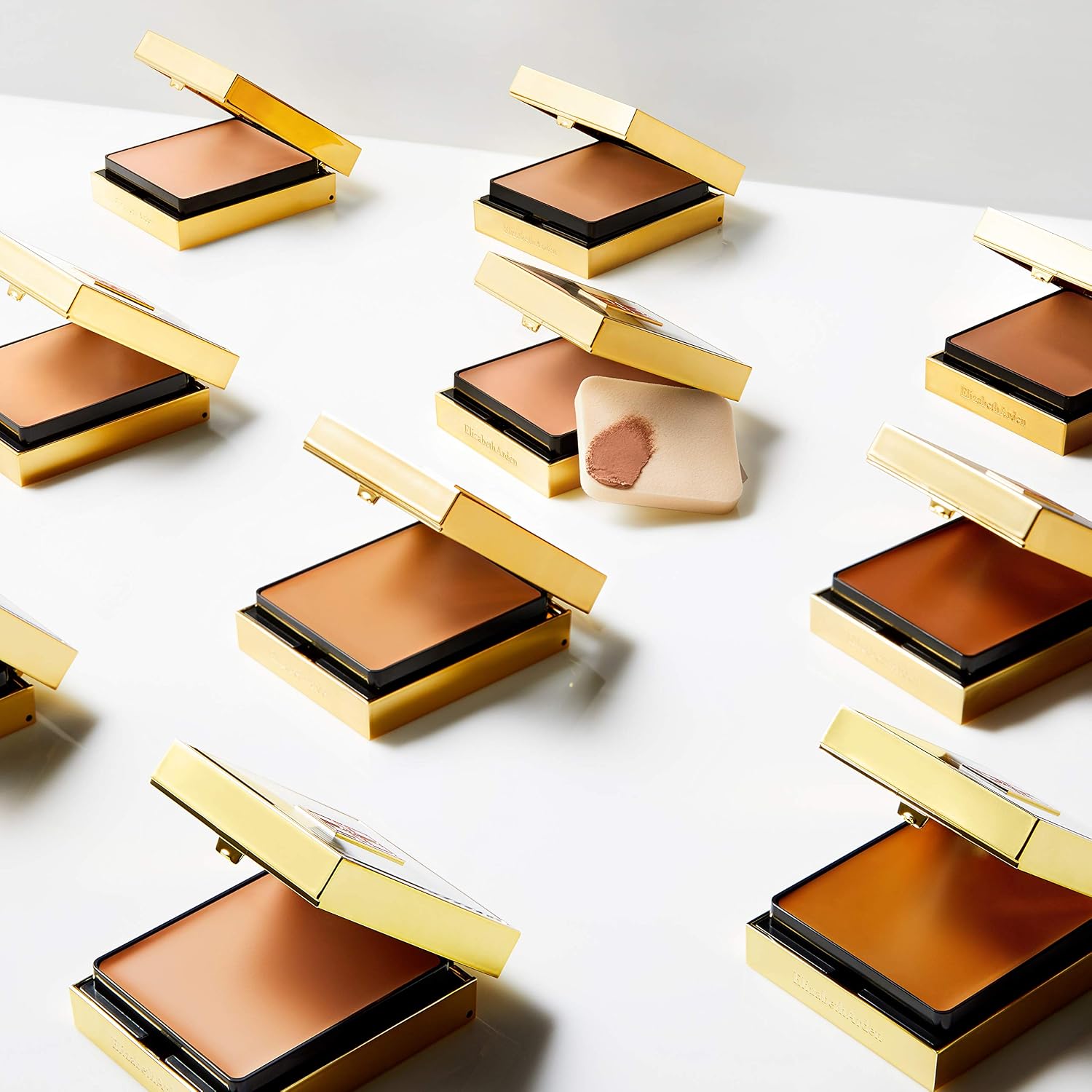 Thumbnail 5 de Elizabeth Arden Flawless Finish Sponge-On Cream