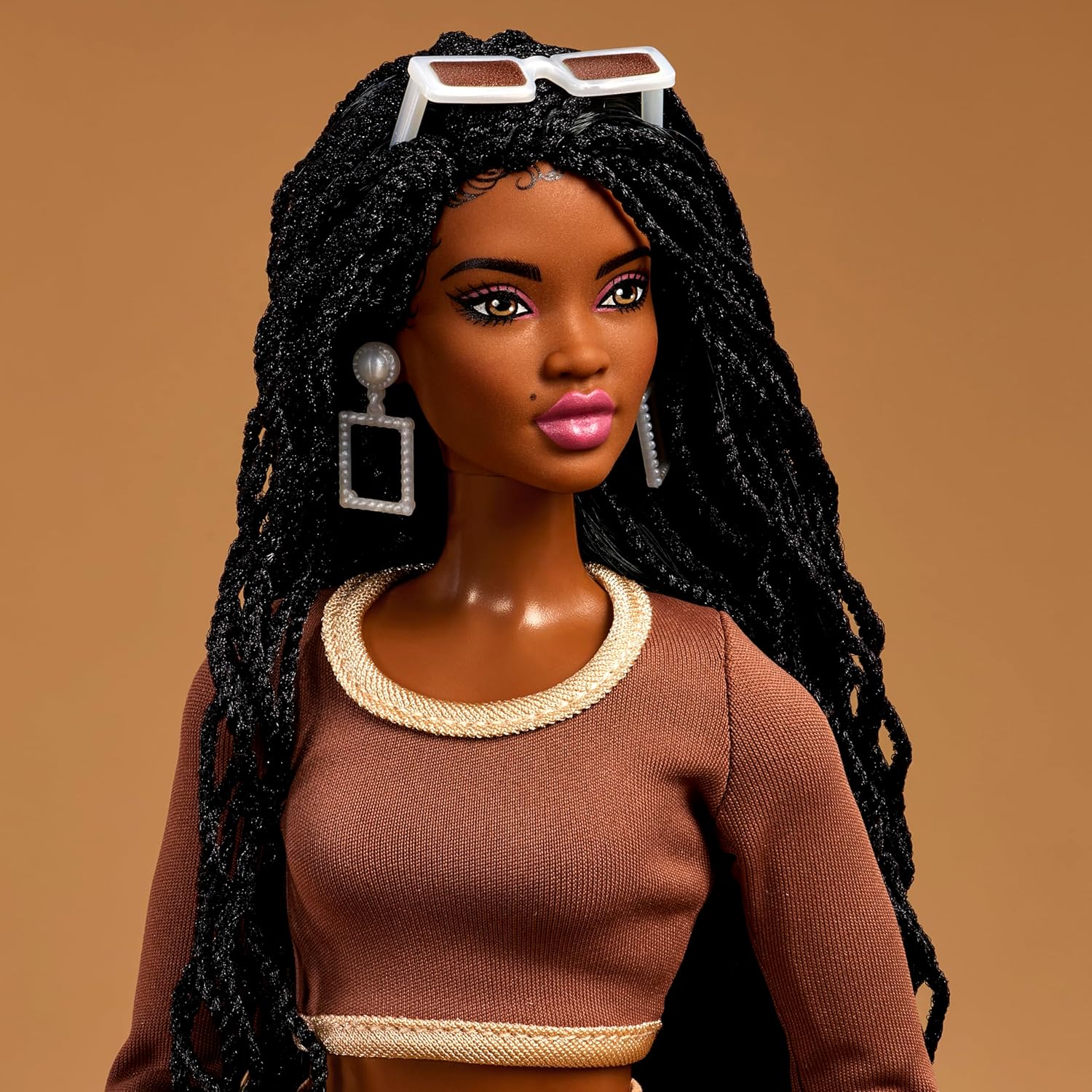 Thumbnail 4 de Barbie Basics You Create Neutral Kit 002 – Customisable Fashion Doll with Interchangeable Heads and Universal-fit Wardrobe