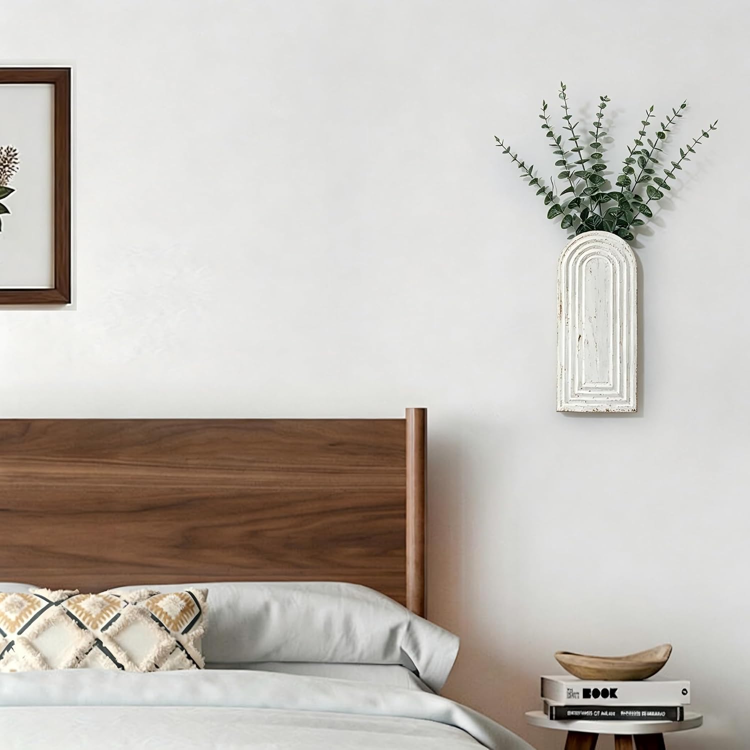 Detalle 1 de umitiu wwvase1 Wooden Wall Vases, Set of 2, Washed White