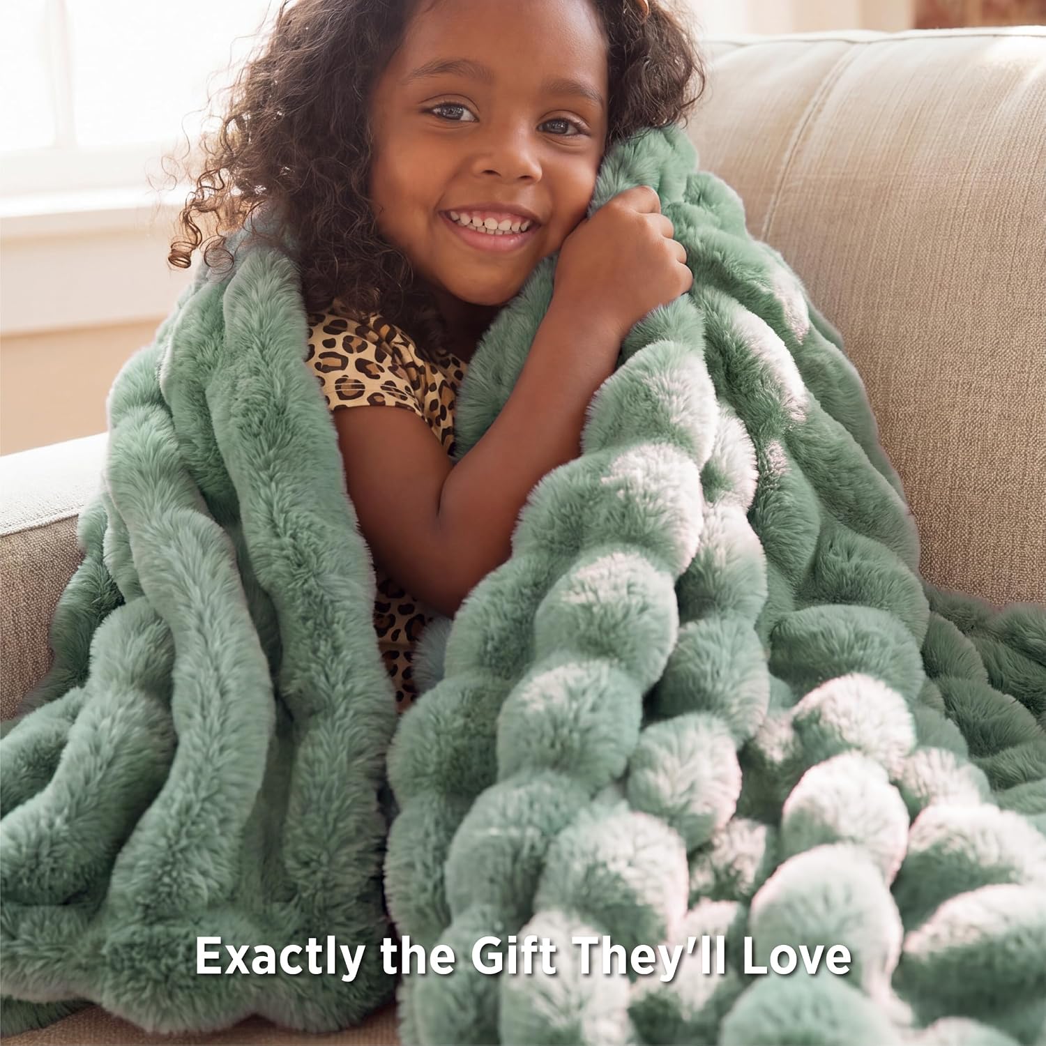 Detalle 1 de Bedsure Faux Fur Throw Blanket, 50" x 60