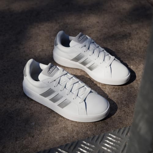 Thumbnail 2 de adidas Mixte Enfant Grand Court 3.0 Junior – Chaussures scolaires en White/Silver Métallisé