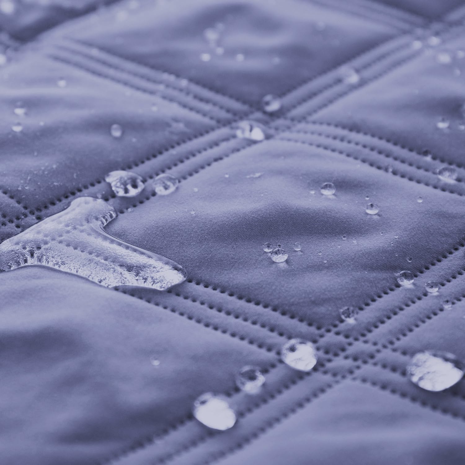 Detalle 2 de Ameritex Waterproof Dog Bed Cover, 82 x 102-Inch Quilted Microfiber Blanket