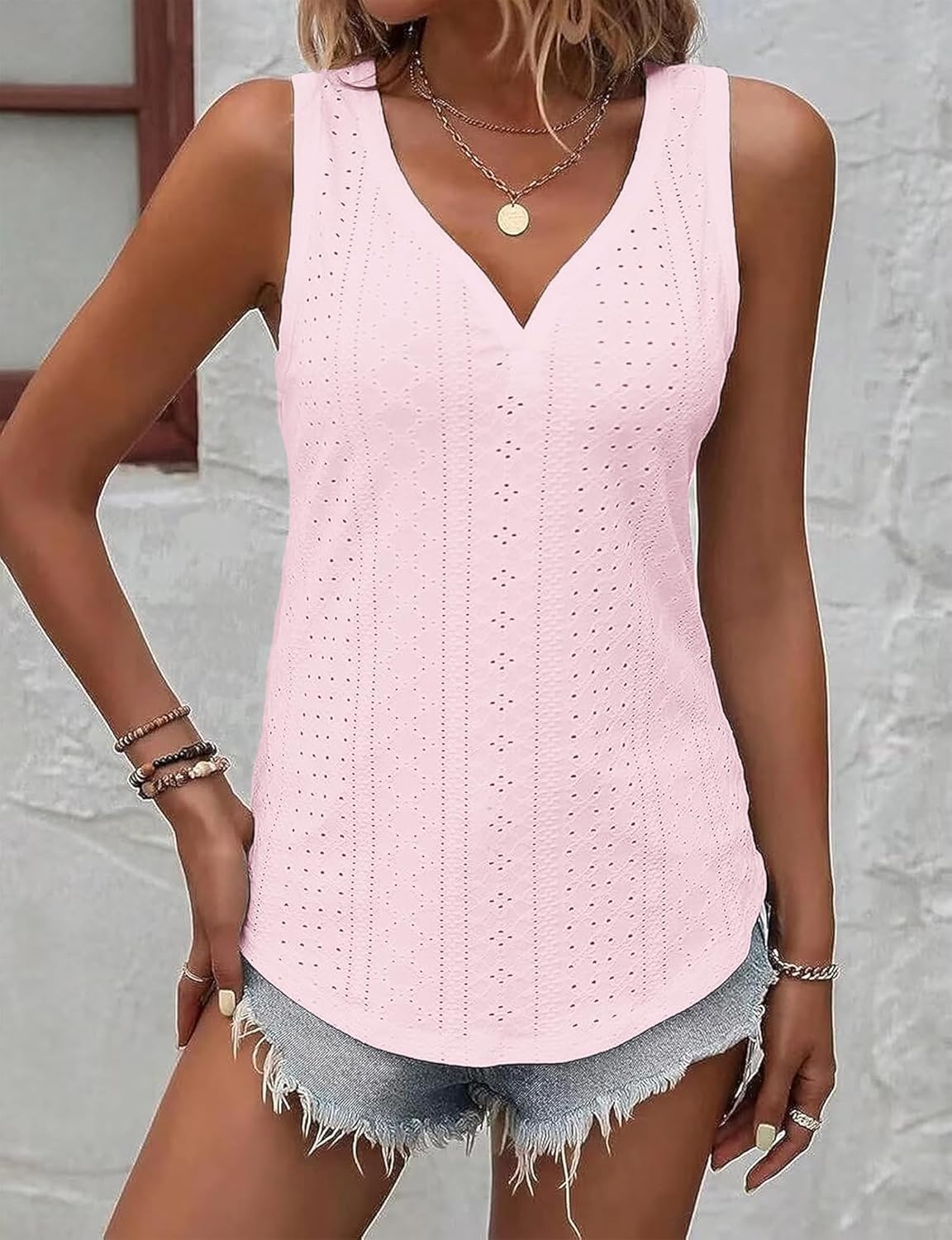 Thumbnail 1 de Qskall Women's Eyelet Embroidery Tank Top – Loose Fit V-Neck Summer Camisole