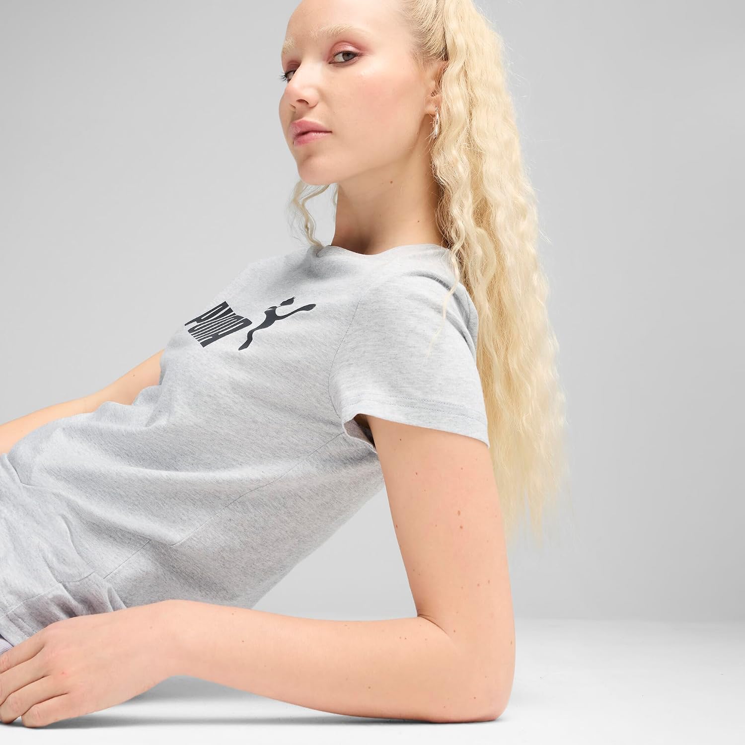 Detalle de PUMA ESS No. 1 Logo Tee – Unisex Basic kurzärmelig