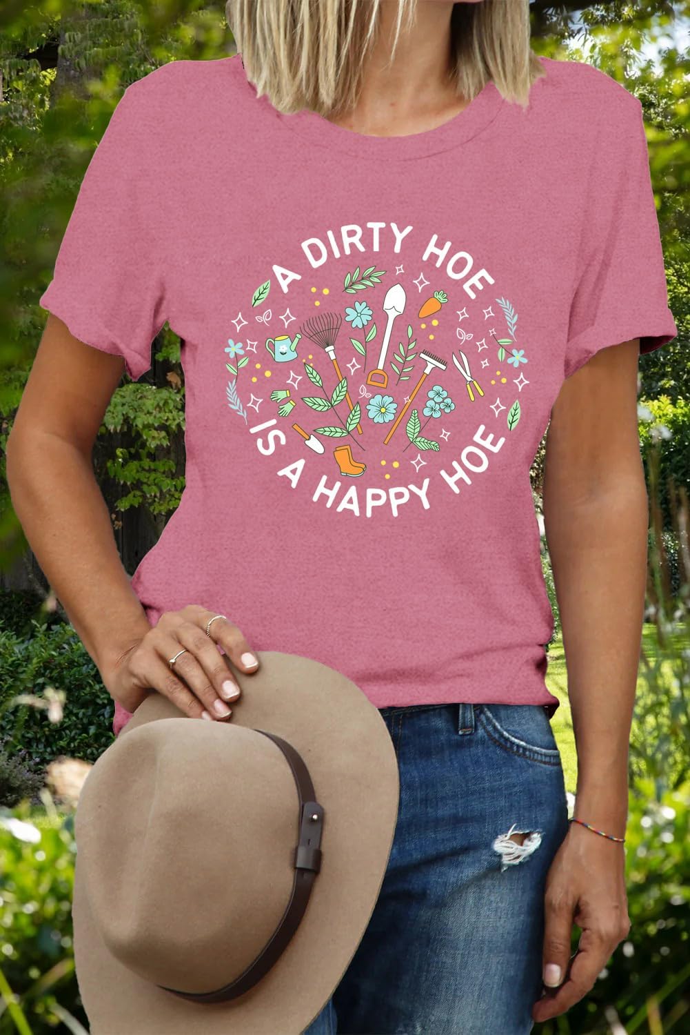 Detalle 2 de Qskall Women’s Garden T-Shirts: Farmer Gardening “A Dirty Hoe is a Happy Hoe” Tee