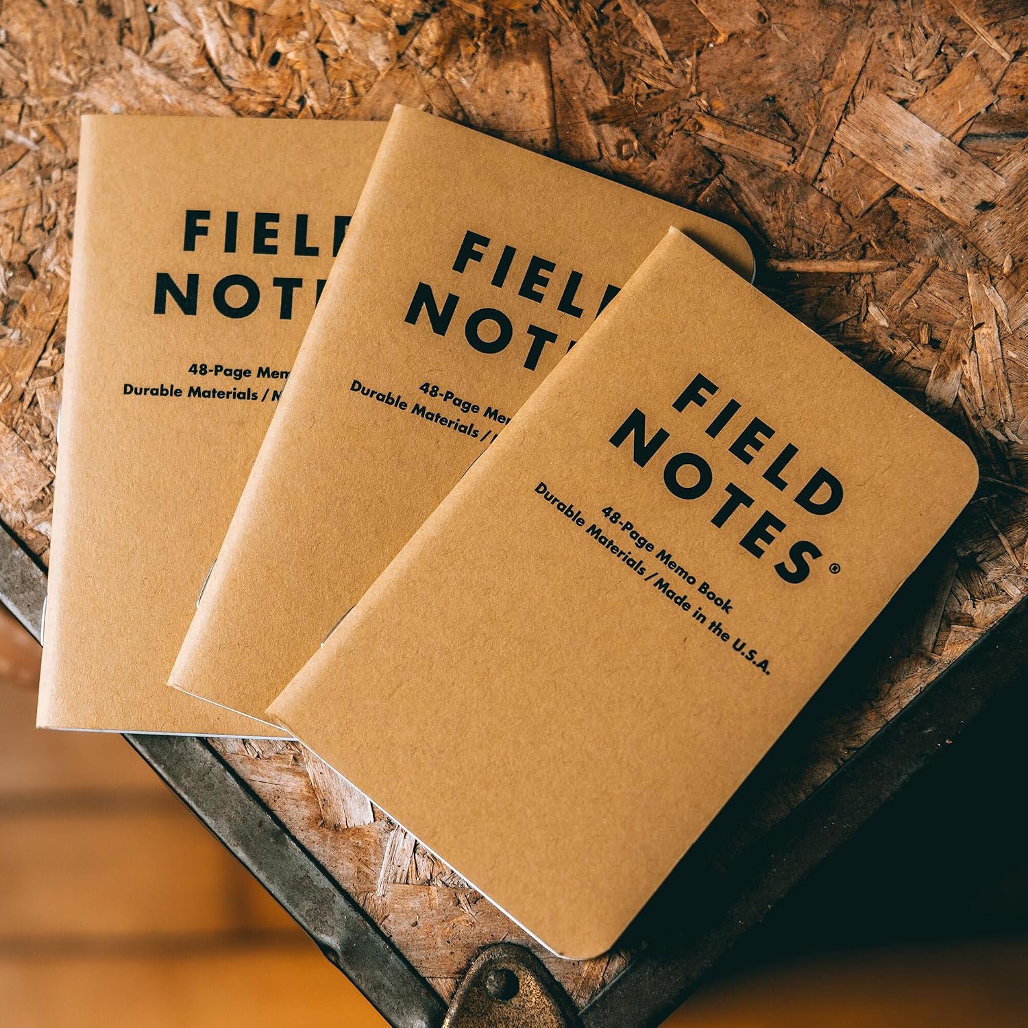 Detalle 2 de FIELD NOTES Kraft Ruled 3-Pack 罫線入りメモ帳 3冊セット、ブラウンのクラフト紙カバー
