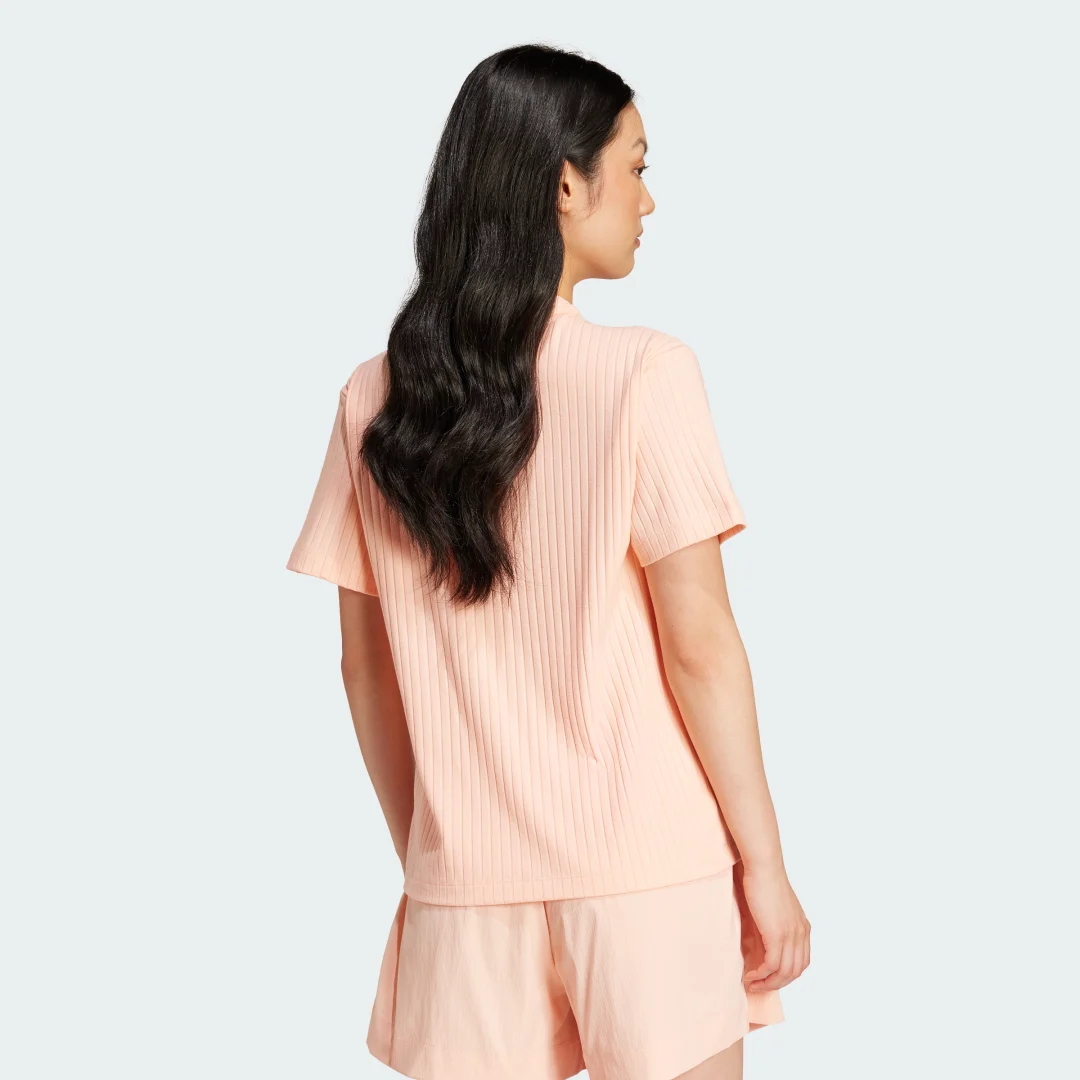Detalle 2 de Essentials Wide Rib T-Shirt de Adidas, rosa: comodidad diaria para tu look básico