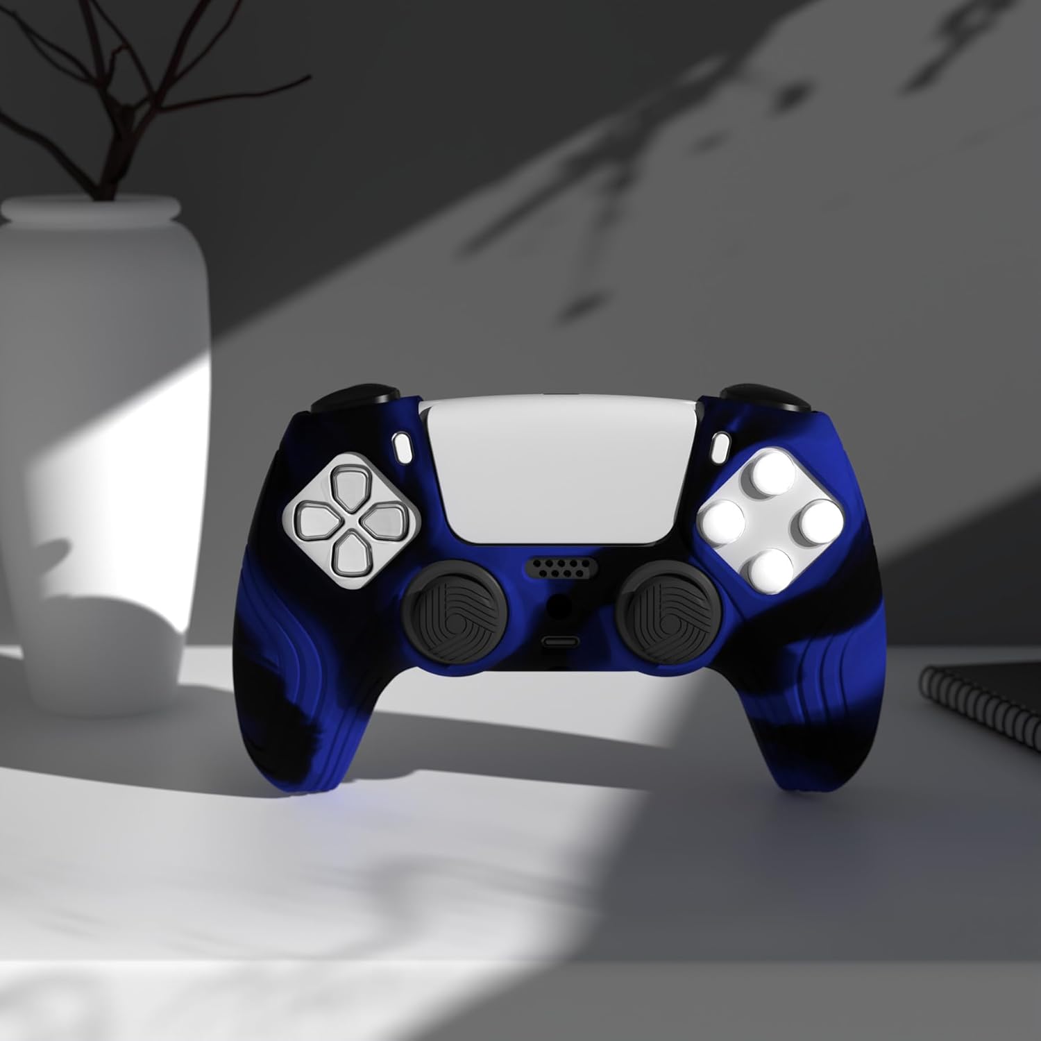 Thumbnail 2 de eXtremeRate PlayVital Samurai Edition PS5 controller grip with thumb caps