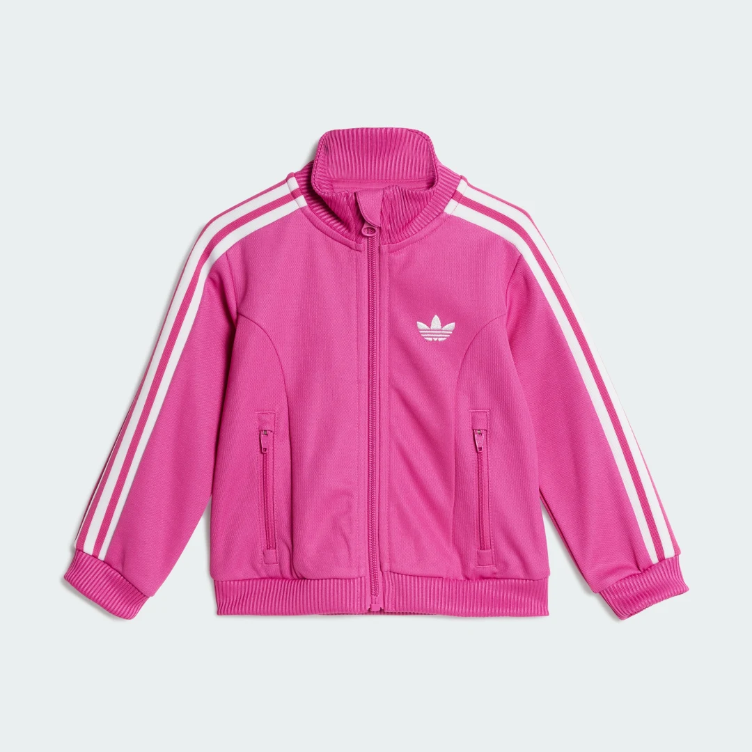 Detalle de Chándal Classic Kids de Adidas: rosa, cómodo y práctico para peques