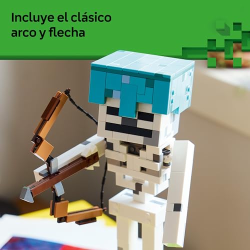Detalle de LEGO Minecraft El Esqueleto de Juguete 21594: figura articulada con casco de diamante y base de hierba
