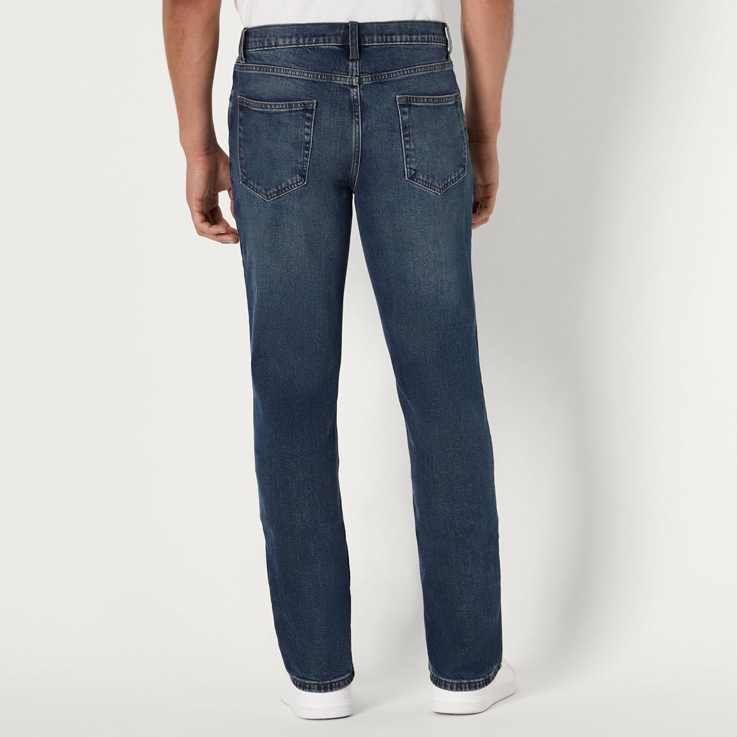 Thumbnail 1 de Amazon Essentials Herren sportlich geschnittene Jeans mit geringem Stretchanteil – Robust, souverän sitzend