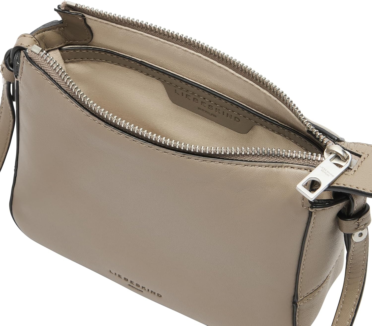 Detalle de LIEBESKIND Crossbody XS SKY II Tokyo Sheep Crossbody – kompakte Umhängetasche in Grau