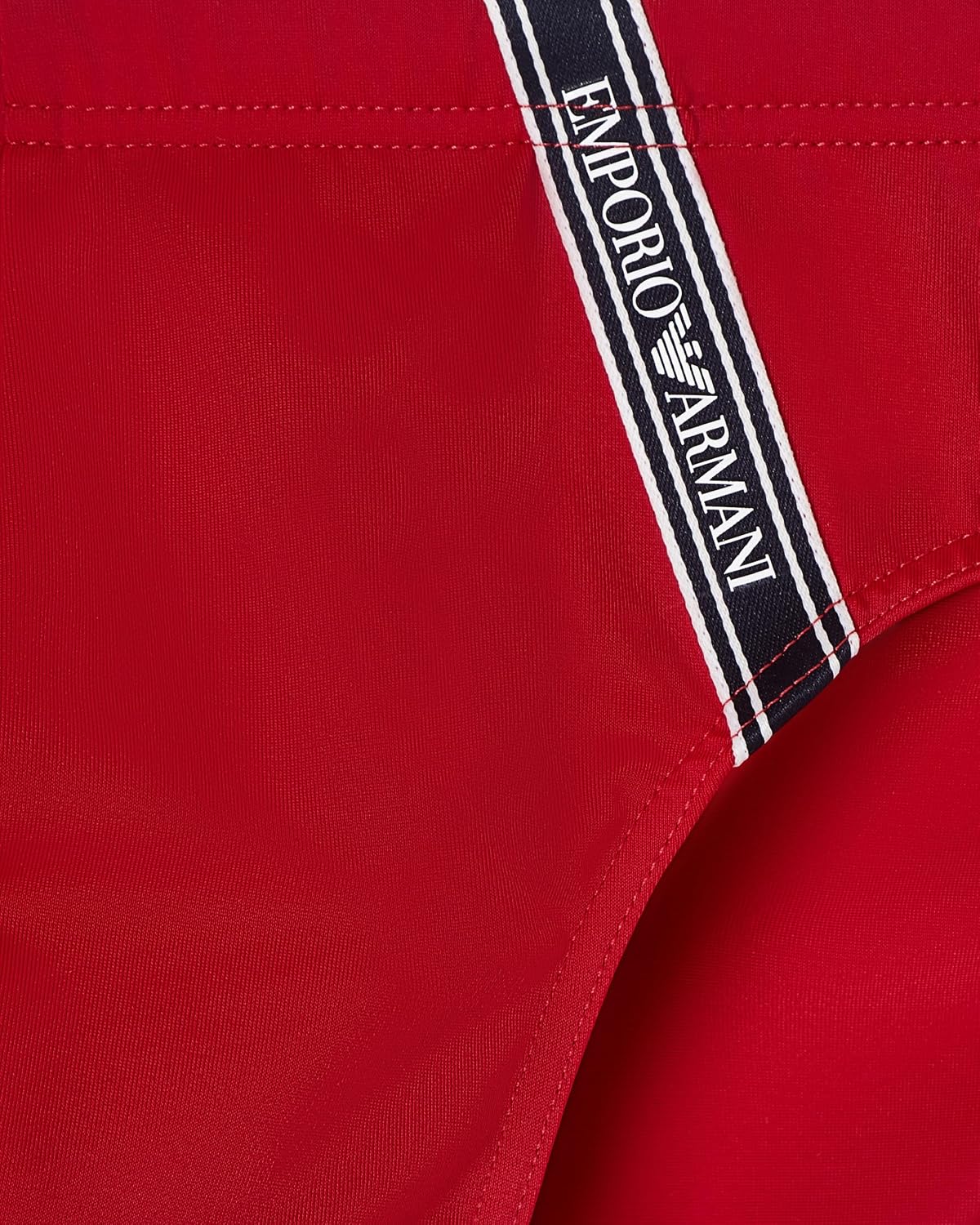 Detalle de Emporio Armani Brief Costume a Slip Uomo: stile e comfort con una nota sostenibile
