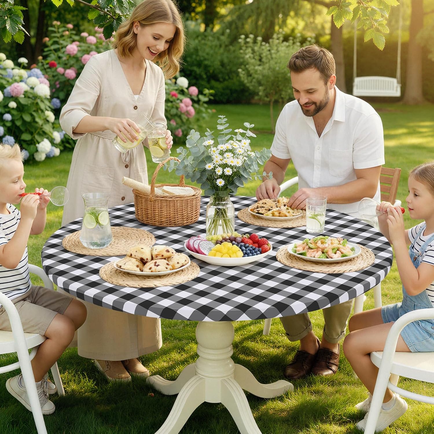 Detalle 2 de Smiry Round Picnic Tablecloth (Elastic Fitted, Waterproof Vinyl) for 36"–44" Tables in Black & White Buffalo Plaid