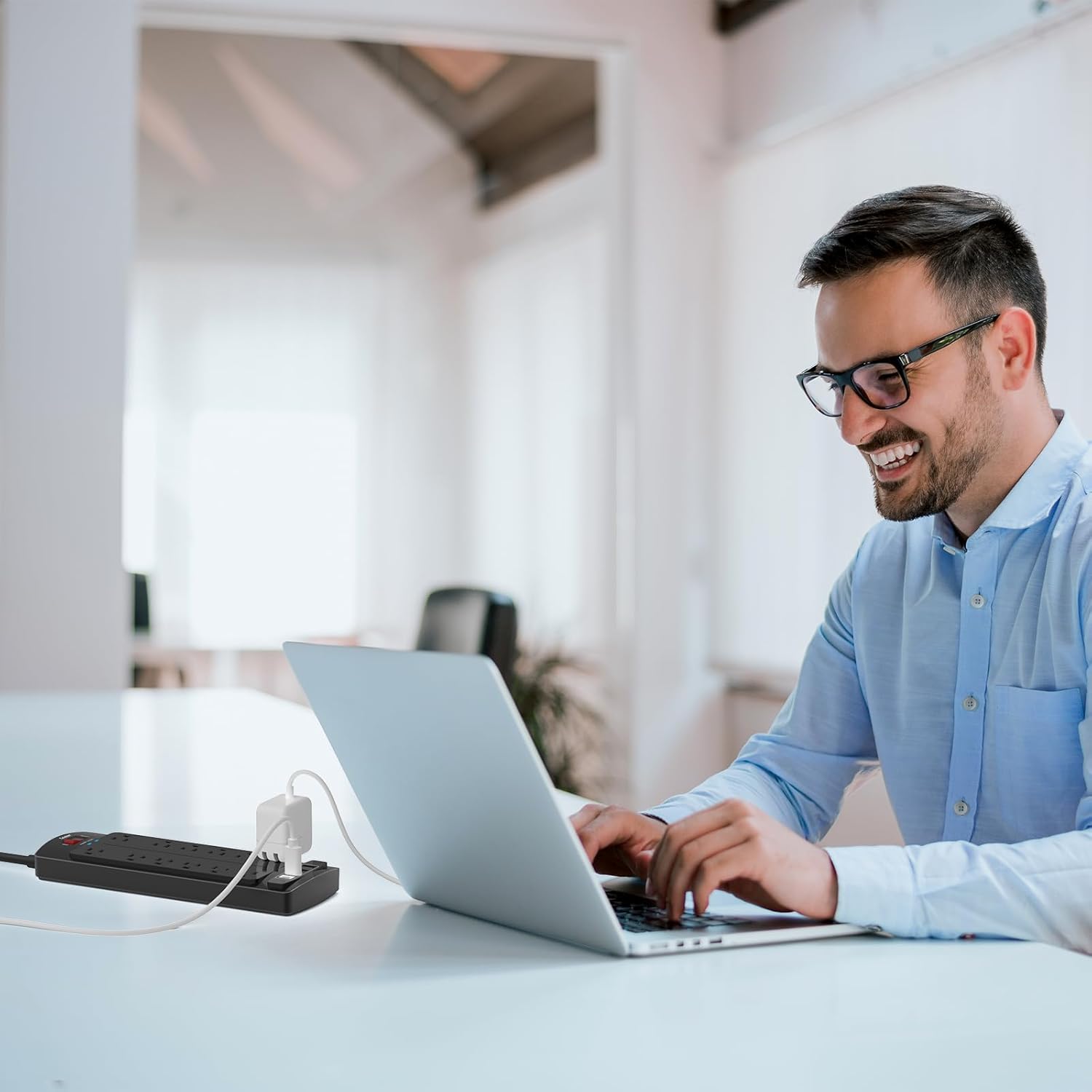 Thumbnail 3 de Teiobar 6 Ft Extension Cord Power Strip with Surge Protection, 12 AC Outlets, and 4 USB Ports (2700 Joules)