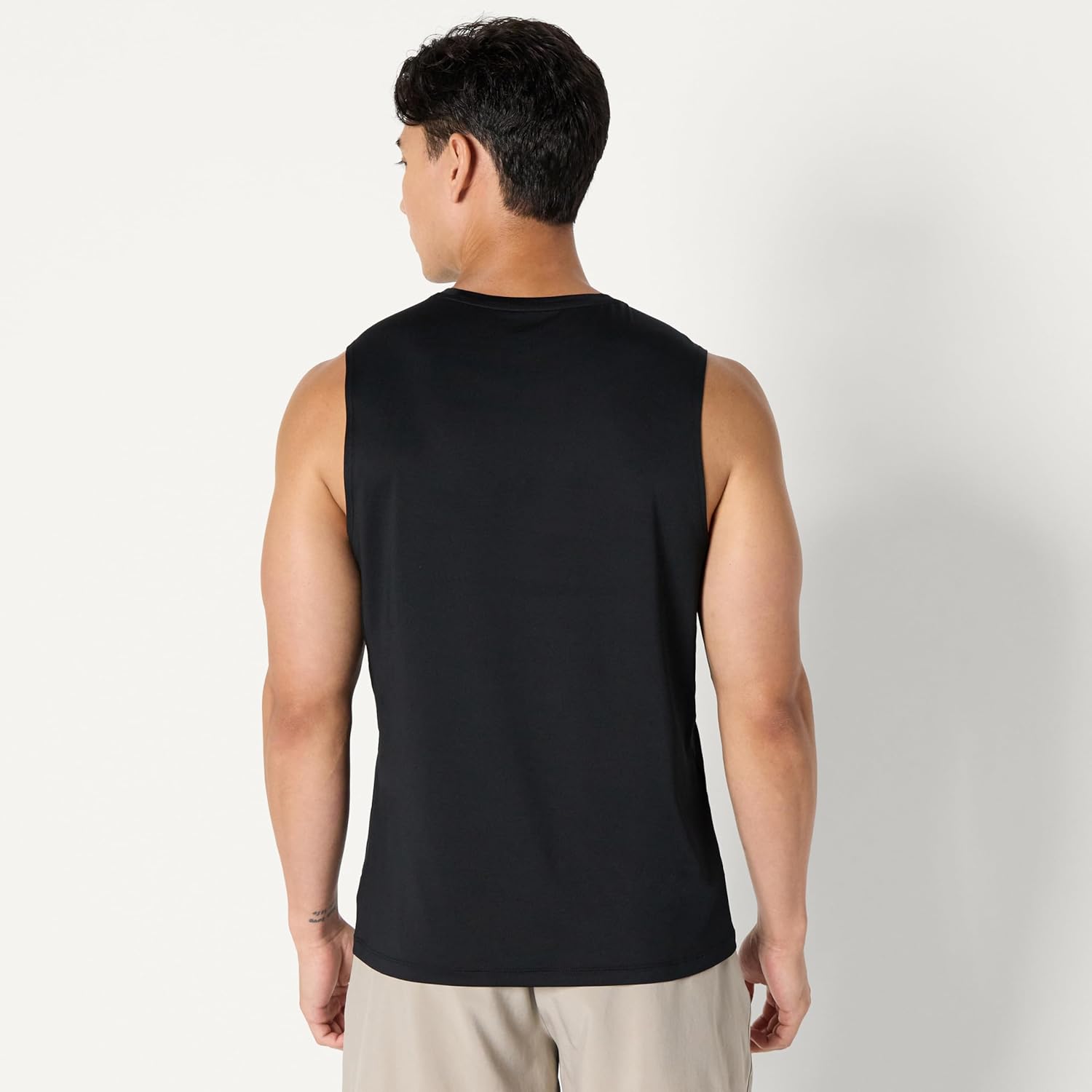 Thumbnail 2 de Amazon Essentials Men’s Active Quick Dry Tech Stretch Lightweight Muscle Shirt (Relaxed Fit)