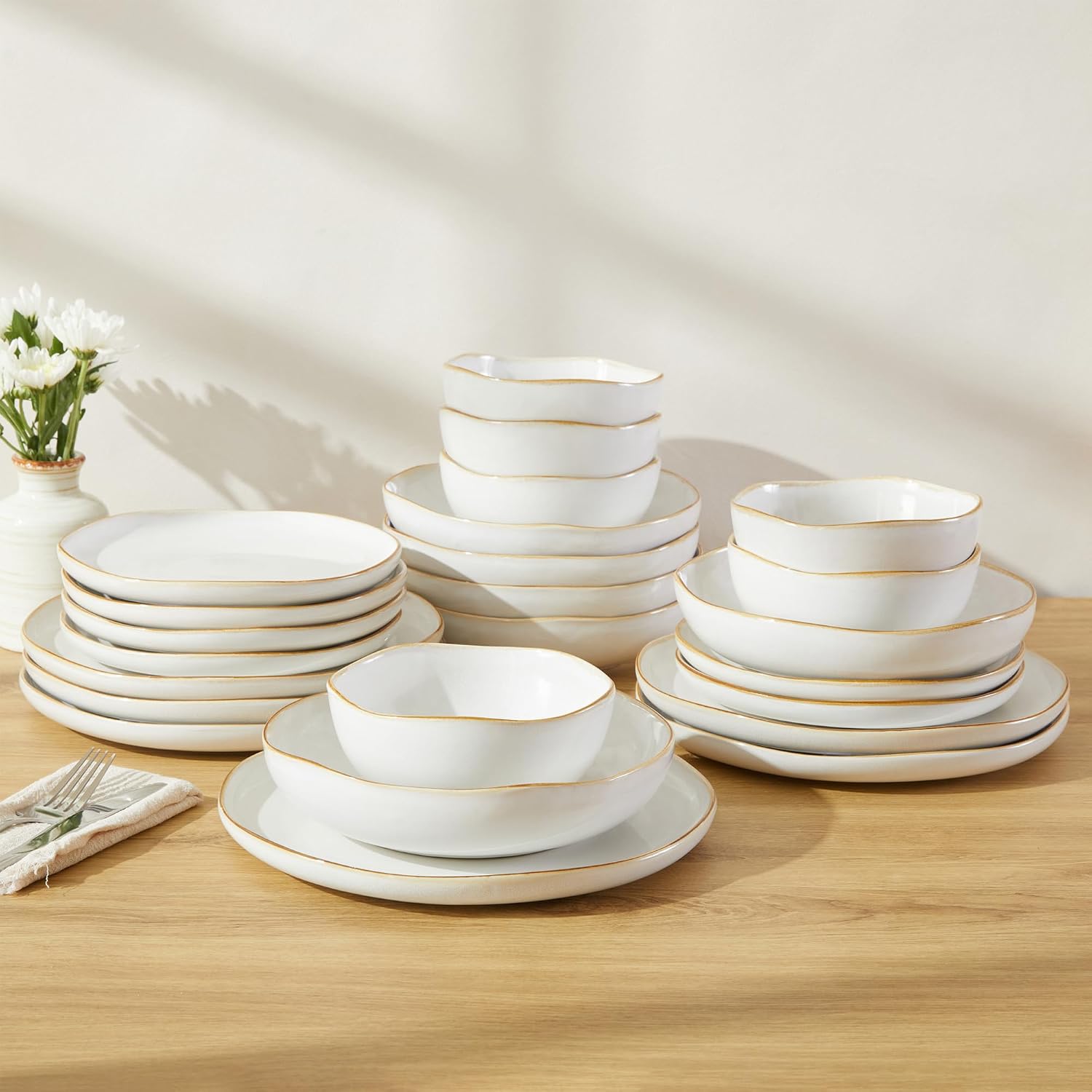 Detalle de Pokini 24-Piece Dinnerware Set for 6 with Pasta Bowls — Complete White Stoneware, Stackable & Glossy