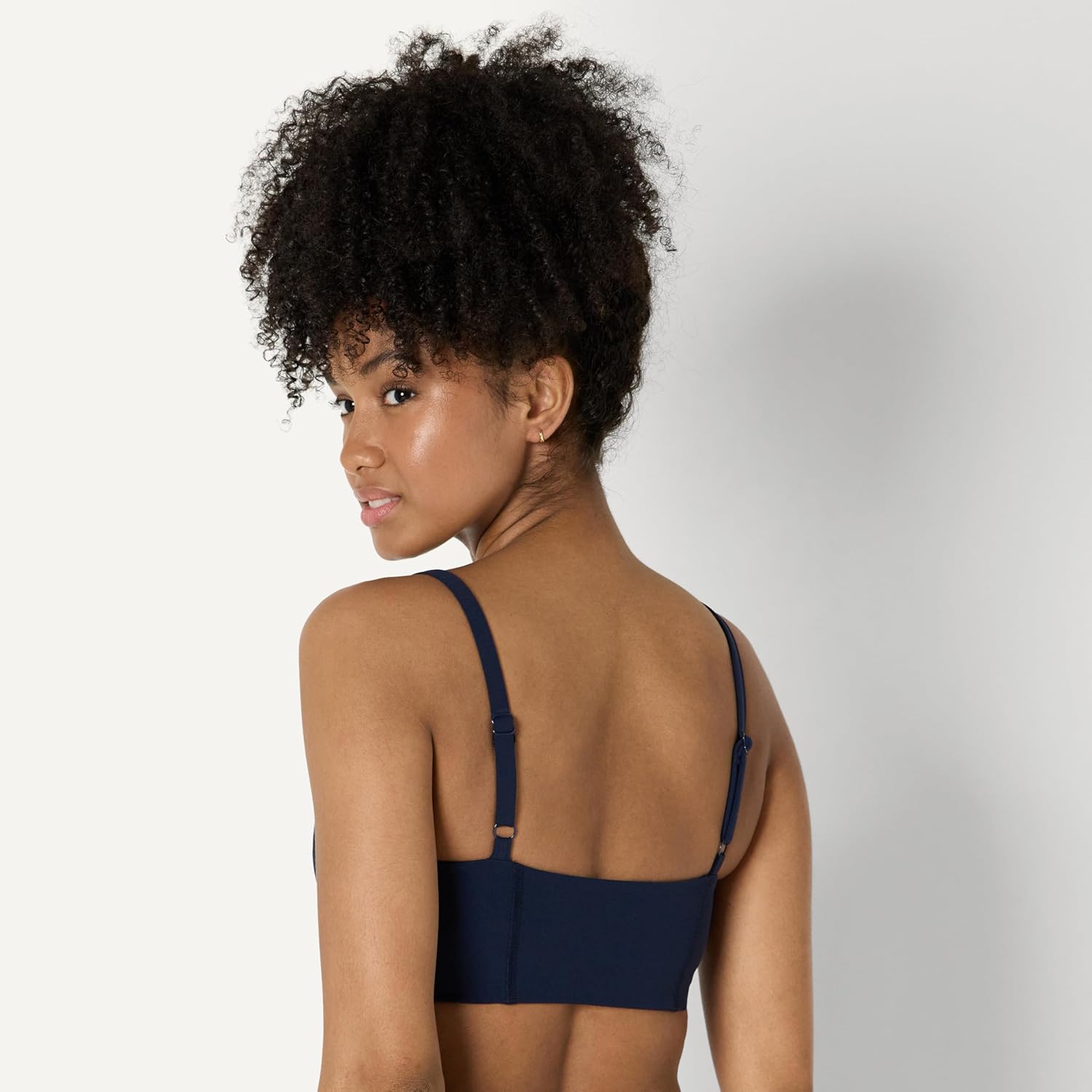 Thumbnail 2 de Amazon Essentials Women's Active FormFlex Buttery Soft Light Support Sweetheart Neck Yoga Sports Bra