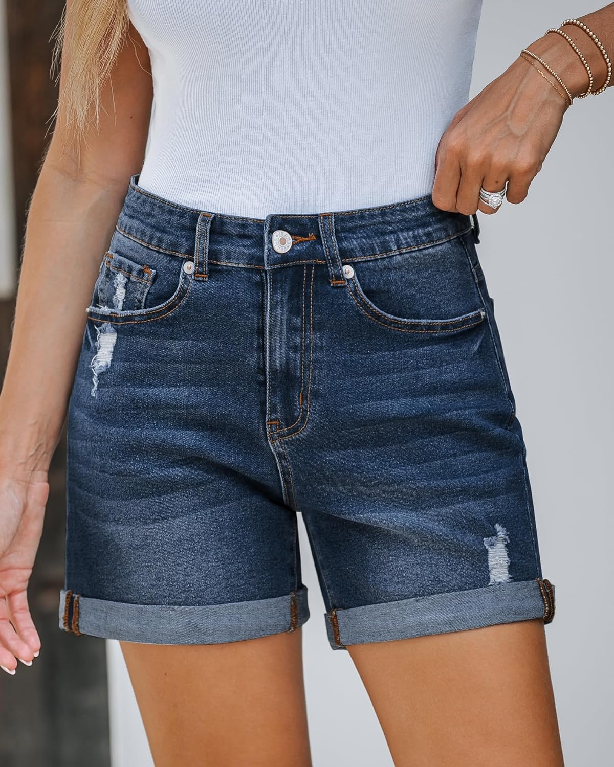 Thumbnail 3 de LookbookStore Women’s Stretchy High-Waisted Ripped Denim Shorts with Pockets (5.5 in inseam)