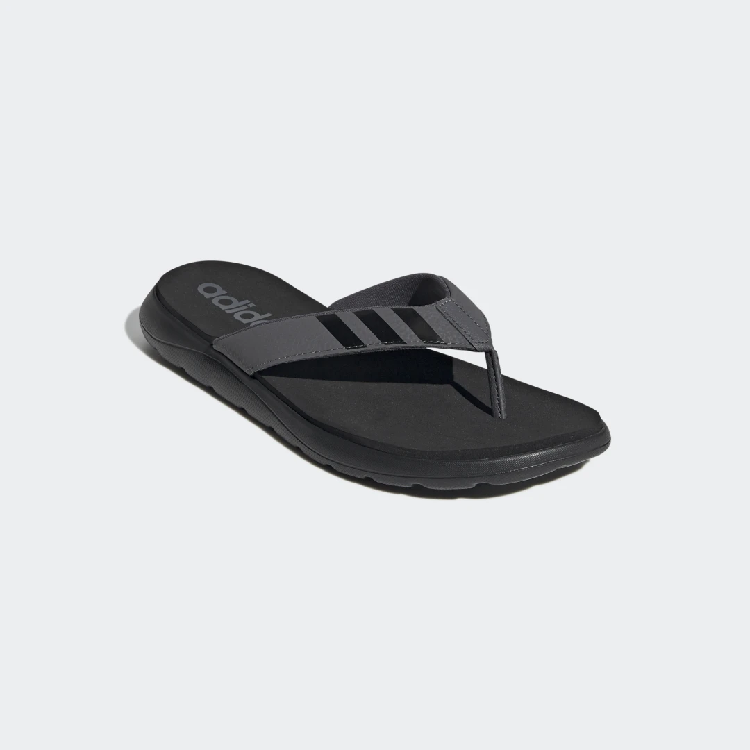 Detalle 2 de Chancla hawaiana Comfort de Adidas – color negro