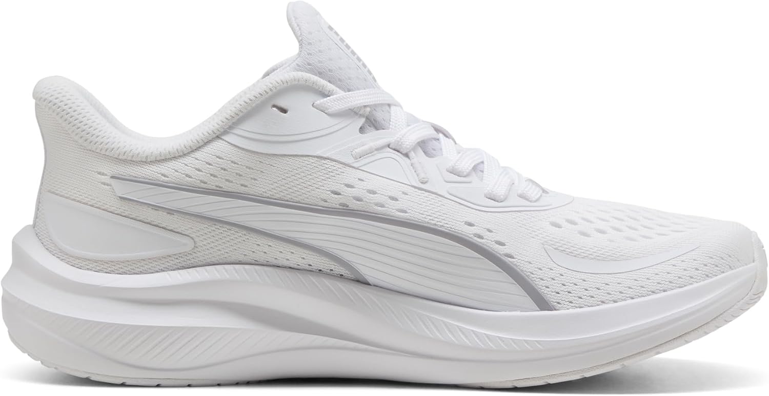 Detalle de PUMA Skyrocket Lite löparsko med PROFOAM, SOFTFOAM+ och återvunnet material