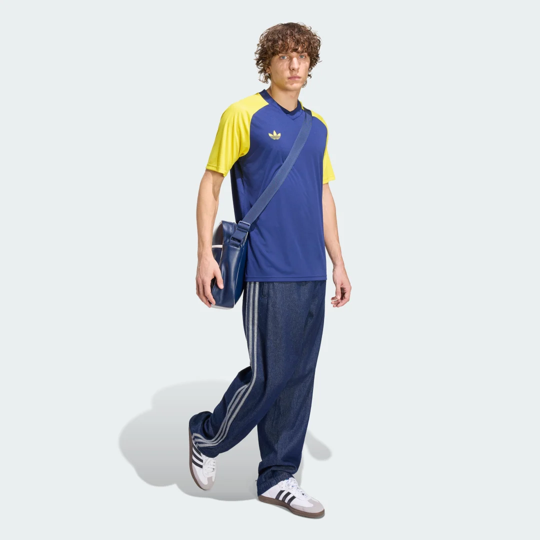 Detalle de Adidas 26 PRE MATCH JERSEY TREFOIL (Azul) – comodidad y estilo para entrenos y día a día