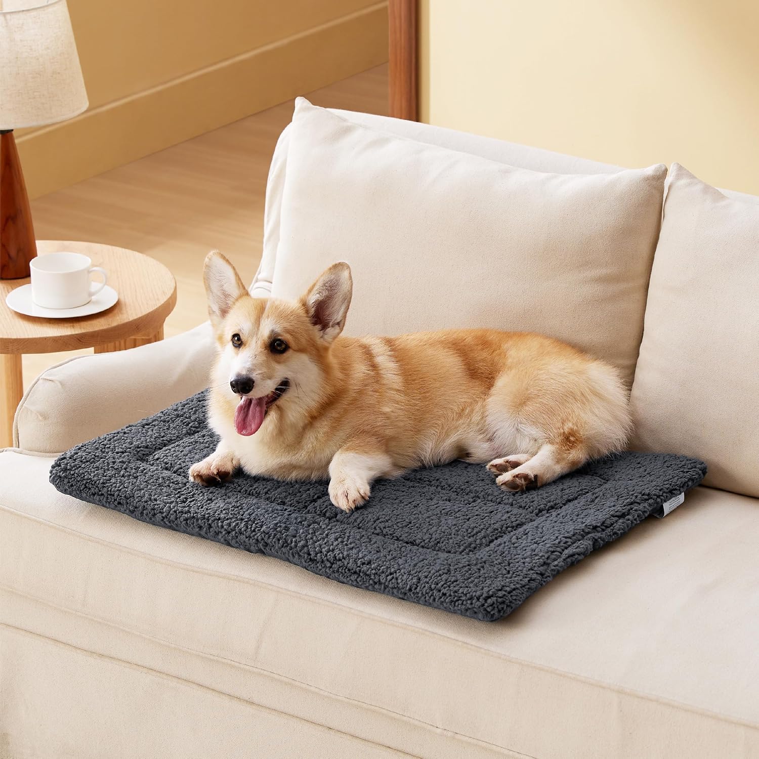 Thumbnail 6 de Bedsure Small Dog Bed Mat (58x43cm) – Reversible Fleece & Faux Linen Foam Pet Mattress for Crates, Dark Grey