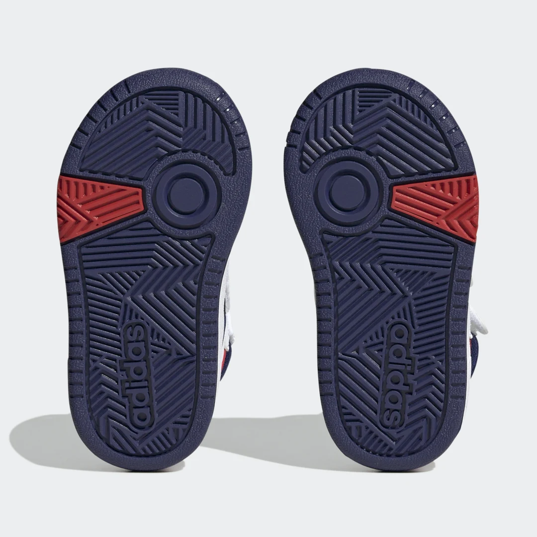Detalle de Adidas Zapatilla Hoops Mid en Blanco – estilo urbano y comodidad diaria
