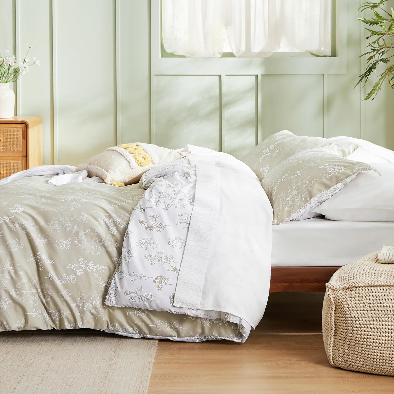 Detalle 2 de Bedsure Floral Comforter Set, King Reversible Bedding with Down-Alternative Fill