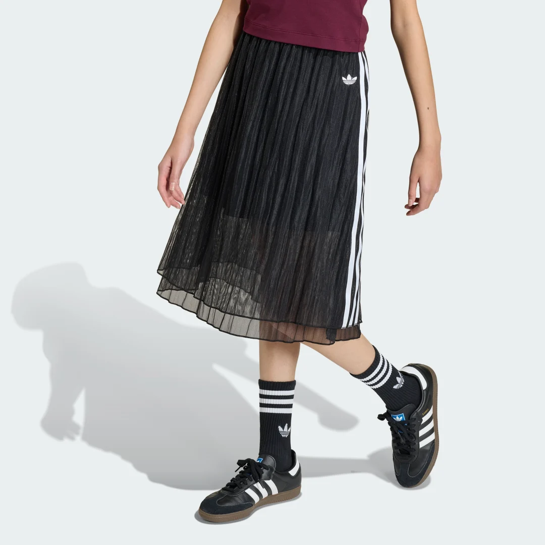 Imagen de FALDA LONG de Adidas: versatilidad y estilo en negro para tus look urbanos en OfertitasTOP