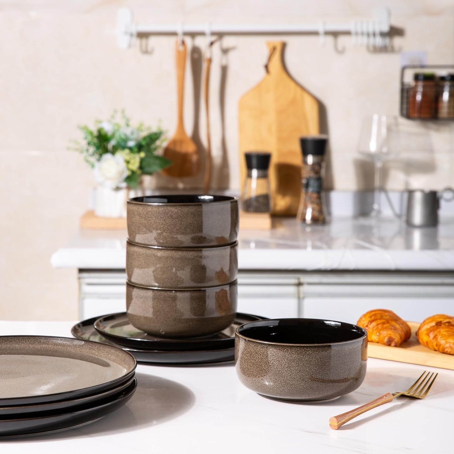 Detalle de LERATIO Ceramic Dinnerware Sets for 4 — 12-Piece Porcelain Set with Lead-Free Glaze