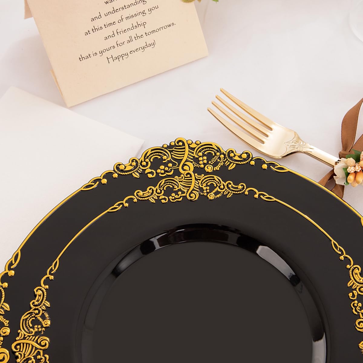 Detalle de Hioasis 350pcs Black & Gold Party Plates Set for 50 Guests
