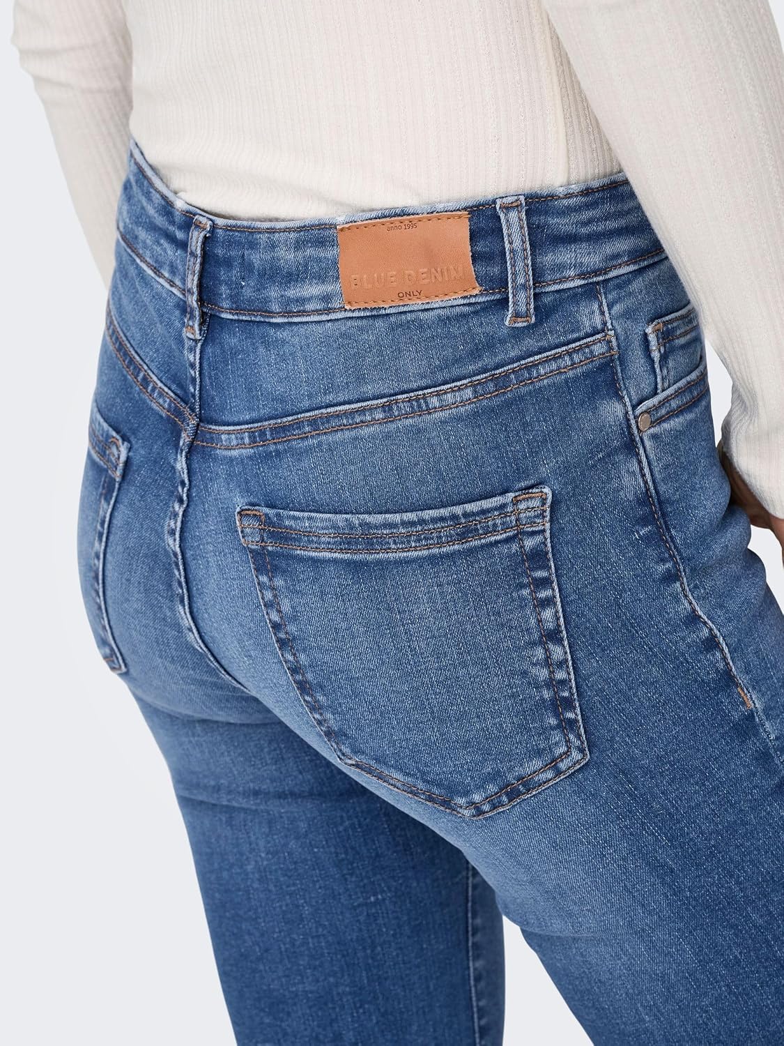 Detalle de ONLY Onlblush Mid Retroflared DNM Dia550 NOOS: jeans svasati da donna dallo stile retro