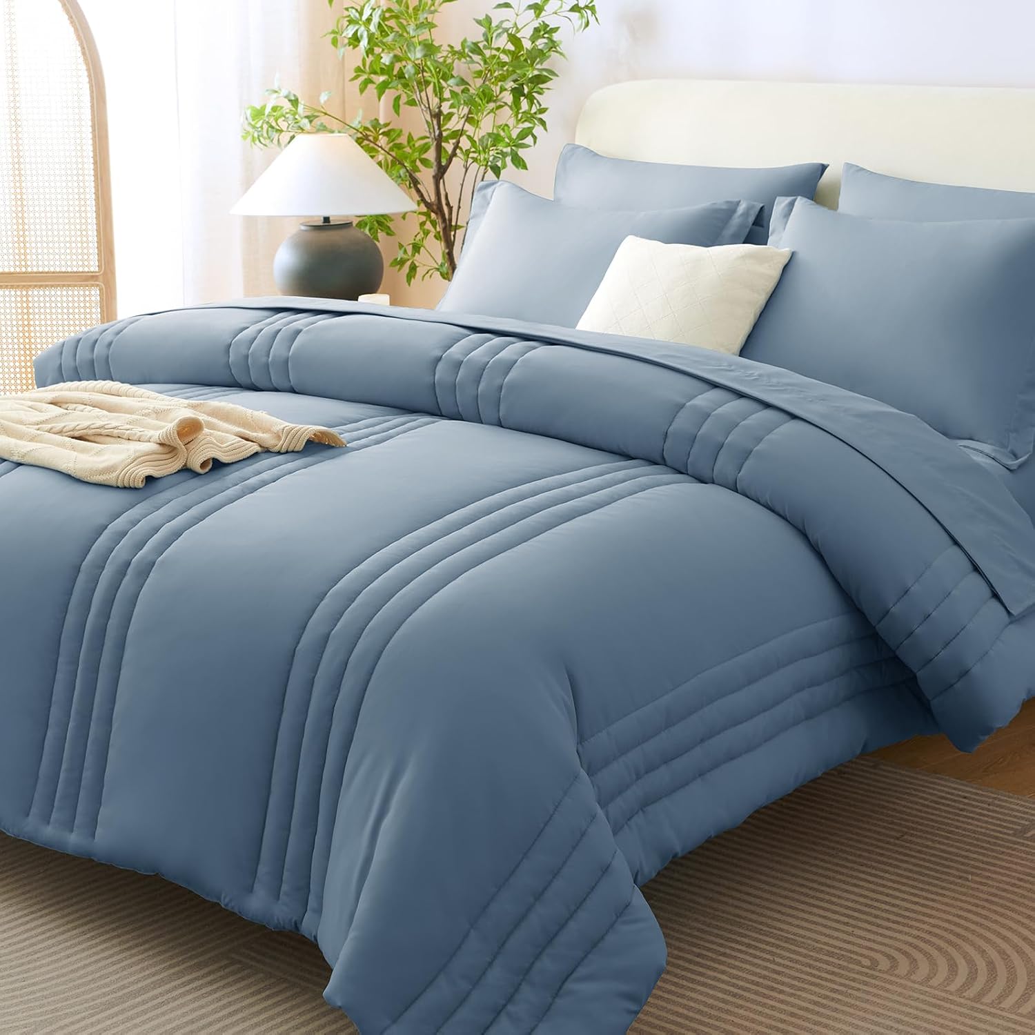 Detalle de CozyLux CLUS25G90L8QU Queen Comforter Set, Dusty Blue, 240 GSM